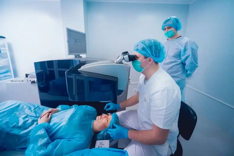 cirugia_refractiva_laser_corregir_defectos_de_vision_en_hospital_la_paloma_en_las_palmas-791x528-3276038